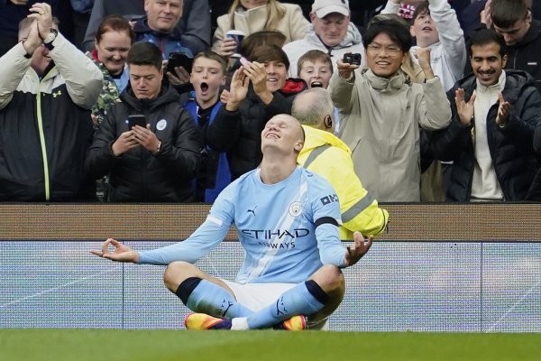 短线配资开户官网 曼城三球完胜曼联，塞维尔世锦赛9秒77百米摘金